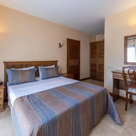 Sleeps 2, Shared Pool - Awz 304, 3 Apartment *
